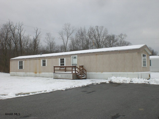 1996 Colony Single wide. 3-Beds, 2 Baths, Kit, LR & Laundry area. Propane FA Heat.