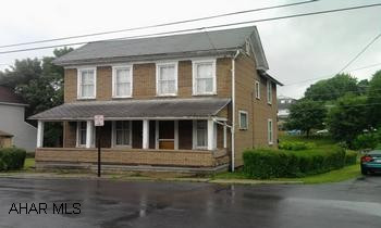 2 story, 3 bedroom home on large corner lot. Gas hot water heat. 2 story, 3 bedroom home on large corner lot. Gas hot water heat.