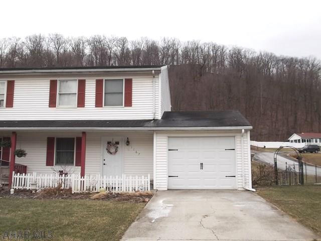 Corner property with fenced in yard. 1 car garage. 3 bedrooms, 1.5 baths. Hardwood and laminate floors. Good condition. Toward back of devopement.
