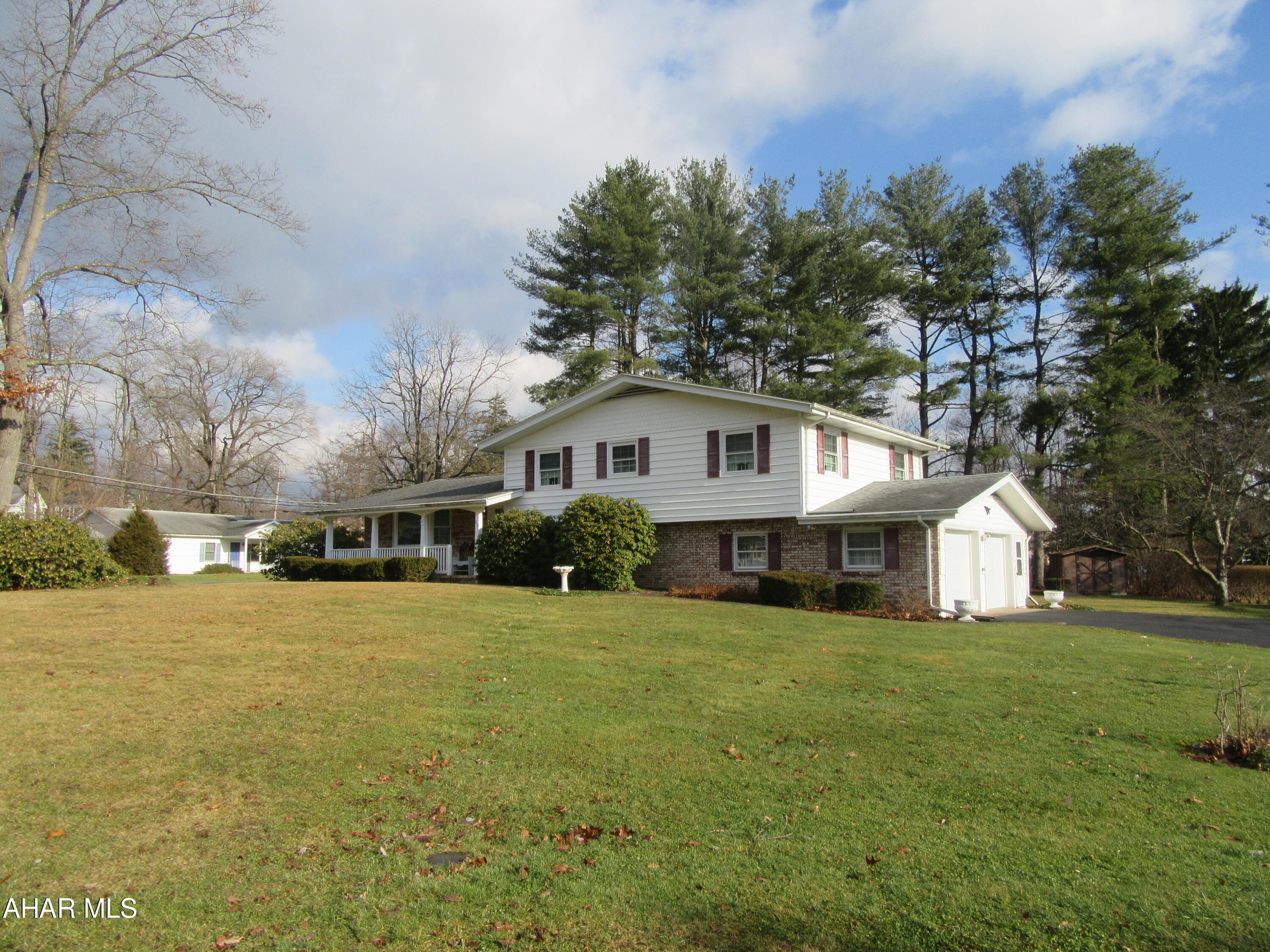 Lovely well  maintained home.  Extra bedroom in basement.