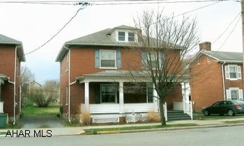 2-Story Brick with various uses. 2-Story Brick with various uses. Could be a residential home with all the in-town conveniences. Would make a good investment for someone looking for rental potential. Could also be used as an office with easy access to the courthouse, post office, banks and downtown. Home has 4 bedrooms upstairs, but 1 bedroom could be converted into another bath, or an upstairs laundry room.