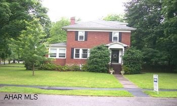 WINDOW SEAT, BUILT IN BOOK CASES, NEW WINDOWS, NEW KITCHEN, NEW 1/2 BATH.  AMPLE CLOSETS, MUD ROOM, SUN ROOM, FENCED IN AREA FOR YOUR PET.   KATHY SEYMORE - 312-2528.