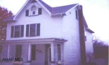 GREAT STARTER!NEW CARPET, OFF STREET PARKING
