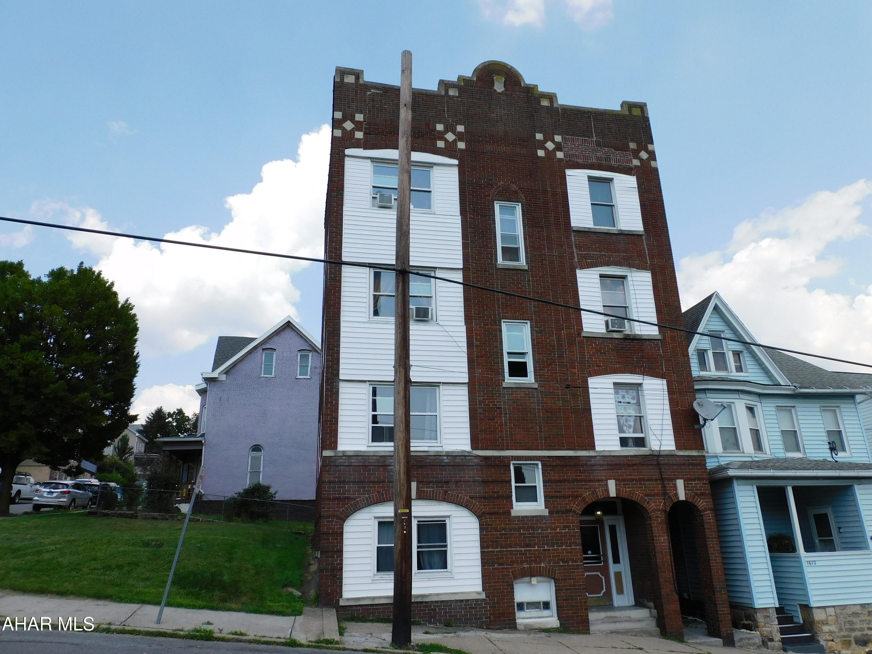 4 unit apartment building in Altoona. Building is fully occupied with long term tenants. All units have 2 bedrooms. Unit # 1 pays $650.00. Unit # 2 pays $650.00. Unit  #3 pays $625.00. Unit # 4 pays $650.00 All units are on a month to month lease. Each tenant pays their own electric. Landlord pays water, sewer, natural gas, lawn care, snow removal and trash. Great investment opportunity!