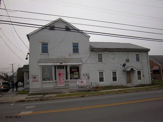 Great 3 unit investment property with good cash flow and long term tenants. Owner pays heat and water/sewer. Newer furnace with zoned heat.