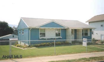 3 BEDROOM RANCHER, GOOD CONDITION, EXTRA KITCHEN & BATH IN BASEMENT. MUST SEE! GOOD CONDITION.