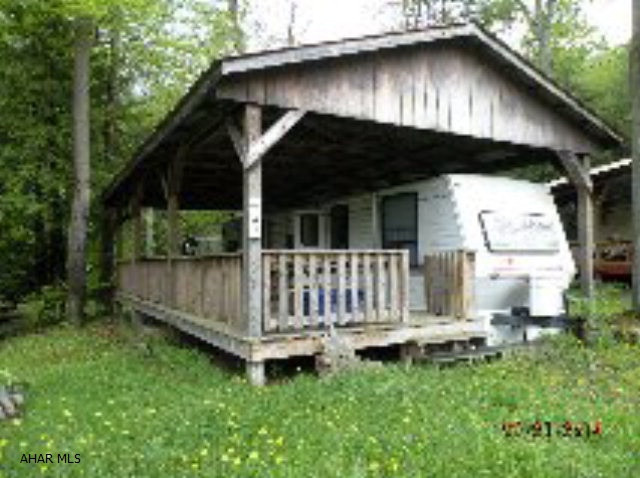 Don't miss this one! 2 lots, 2 BR's, One BR has 2 bunk beds. Enjoy this camper w/ full pavilion & large deck. All amenities of Glendale Yearound.Minutes from Prince Gallitzin Park, State game lands and Rock Run