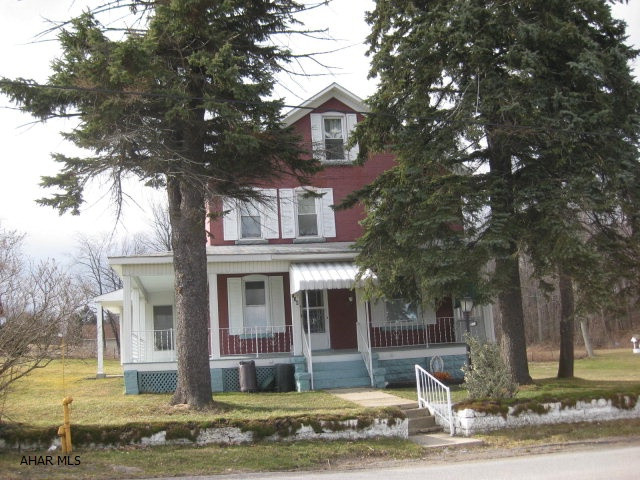 2 STORY BRICK ON LARGE LOT- 3BED,1.5 BATHS  2CAR GARAGE & SHEDS