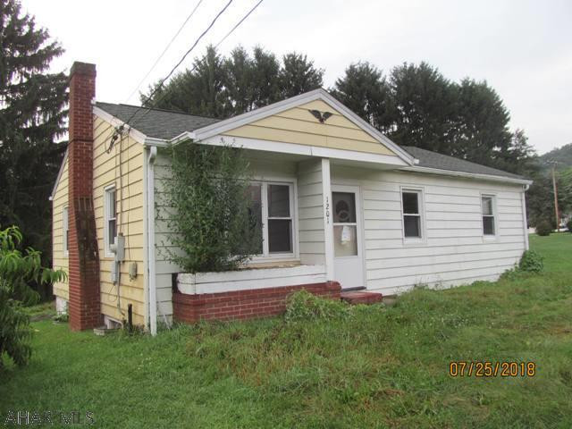 Starting out, downsizing, maybe an investment, this little ranch us located in an established neighborhood. Close to town.