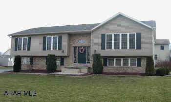 IMMACULATE AND INVITING THIS BI-LEVEL IS READY TO MOVE IN TO TODAY.  NEW FLOOR COVERINGS, LEVEL LOT.  WON'T LAST.  CONTACT SUSAN 935-8252. IMMACULATE AND INVITING THIS BI-LEVEL IS READY TO MOVE IN TO TODAY.  NEW FLOOR COVERINGS, LEVEL LOT.  WON'T LAST.  CONTACT SUSAN 935-8252.