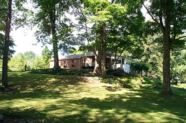 A Rare Opportunity To Own A Luxury Home On The World Famous Spruce Creek.  Brick Rancher W/Oak Hardwood Floors And Oak Finishes Throughout.  All Overlooking Spruce Creek's Most Sought After Fishing Destination.  Approx 1.6 Acres, Dual Shore Stream Rights, New Roof, In-Ground Pool, And All The Amenities Inside.