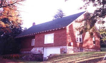 LARGE SPACIOUS ROOMS.  1ST FLOOR BEDROOM. COULD GO COMMERCIAL. SELLER WILL LOOK AT OFFERS.  $1,000 BONUS TO SELLING OFFICE FROM 4/1 TO 5/31/02.
