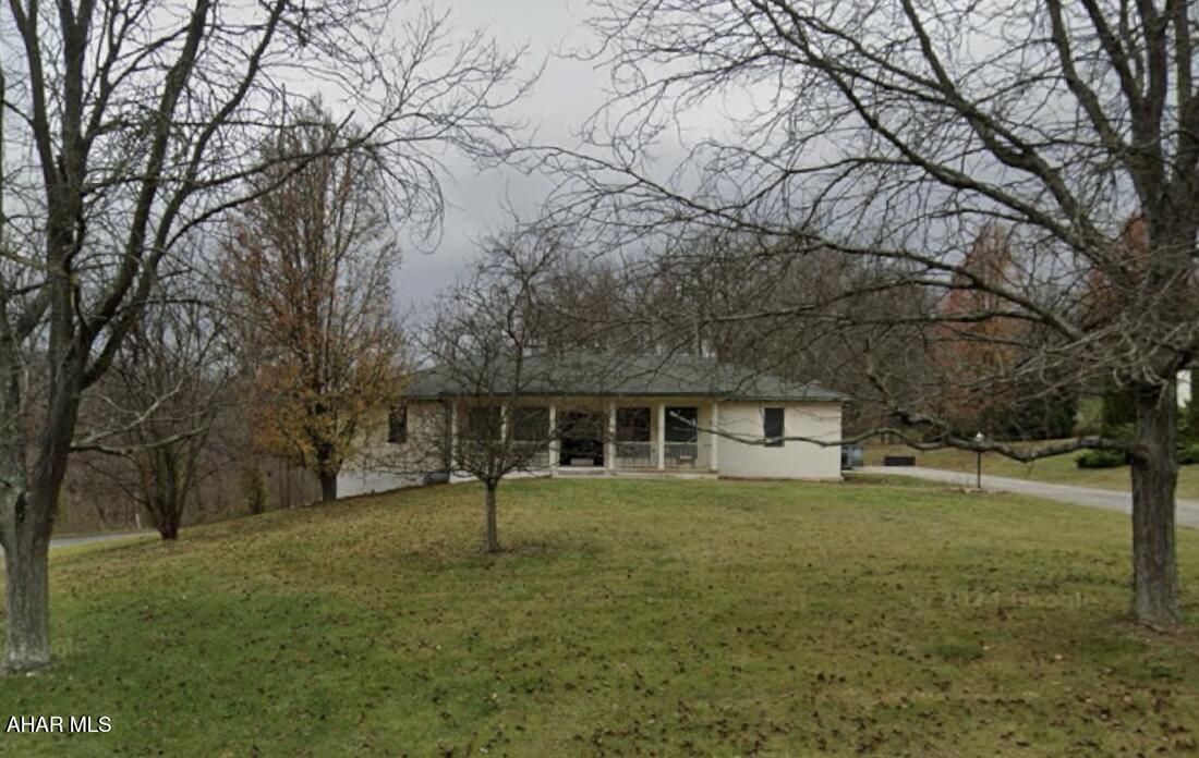 FOR COMPARABLE PURPOSES ONLY!
Contract Date - 6/22/2024
Close Date - 8/19/2024
Level lot and one story, cathedral ceilings and spacious design.