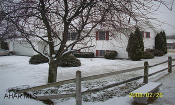 Full home owners warranty for buyer at no cost! Coverage provided by HSA. This home is located in a quiet area of town. The cozyness is pricless! So come live in the other side of town and see thew trees blossom this spring.