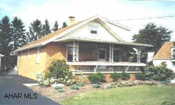 Brick and aluminum cape cod, 3 bedroom, 1 3/4 bath, new windows, new laminate flooring, new vinyl flooring, newer carpet in living room. Brick and aluminum cape cod, 3 bedroom, 1 3/4 bath, new windows, new laminate flooring, new vinyl flooring, newer carpet in living room