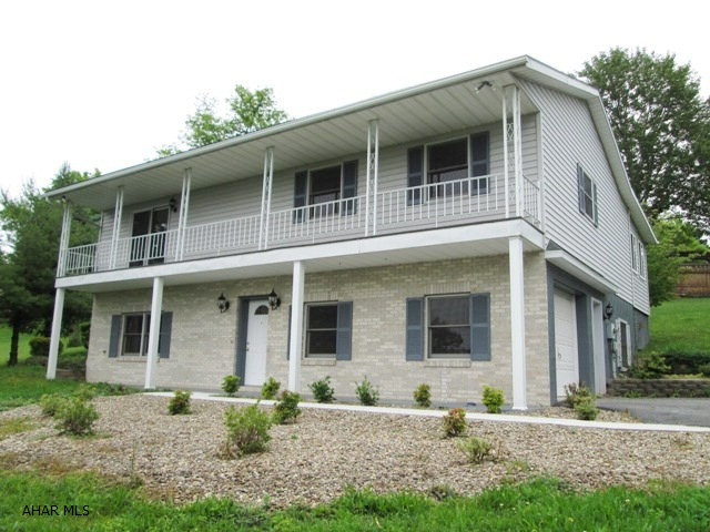 Large lot, great view!  This 3 BR, 3 BA, all updated and move-in condition!  One of the largest lots in Rolling Hills offers all the privacy you could want.  Fantastic master bedroom suite that must be seen to be appreciated!  All newer kitchen appliances are included.
