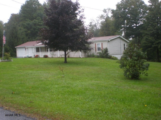 3-BR, 2+BA on 1 acre. Hardwood floors in LR & DR. Garden tub in master bath. 24x24 garage.