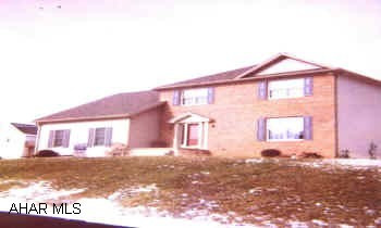 LOT SURVEY WITH HOUSE PLACEMENT ON FILE ALONG WITH FLOOR PLAN. CUSTOM DESIGNED (CCM) 2 STORY IN HOLIDAY HEIGHTS. LAKEVIEW KITCHEN W/ISLAND. GAS FIREPLACE IN FAMILY ROOM. TRAY CEILINGS IN DINING ROOM. CROWN MOULDING IN MASTER. WHIRLPOOL TUB, HARDWOOD, ENHANCED LIGHTING.