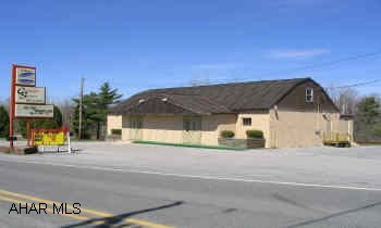 SPORTS BAR WITH FULLY EQUIPPED KITCHEN. SPORTS BAR WITH FULLY EQUIPPED KITCHEN.
