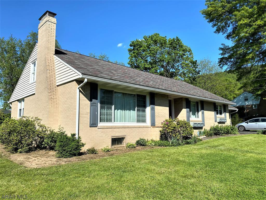 All brick ranch in Meadowbrook Terrace, flat lot with loads of space.  A solidly built 3 bedroom ranch with timeless features, full basement and walk up attic.  Attached garage and breezeway for additional space, the flat lot and brick exterior lend to easy maintenance while the back yard gives room for privacy.