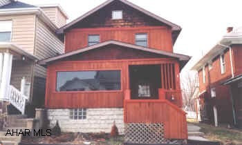 WELL MAINTAINED 2 STORY.  DINING ROOM FURNITURE INCLUDED, OFF STREET PARKING, FAMILY ROOM IN BASEMENT.  VERY NICELY DECORATED.  ASK FOR CRYSTAL FISHER 946-4343 X 164.   NEW PLUMBING THROUGHOUT HOUSE.