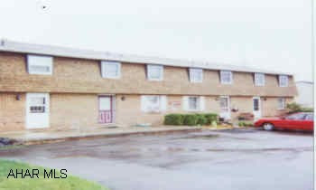 SPACIOUS 2 BEDROOM TOWNHOUSE WITH GREAT VIEW. NO ASSOC. FEE.  WOODBURNER IN LIVING ROOM KEEPS HEATING BILLS ECONOMICAL. BEAUTIFUL KITCHEN, NEWLY PAINTED, NEW ROOF. PROPANE FOR STOVE.