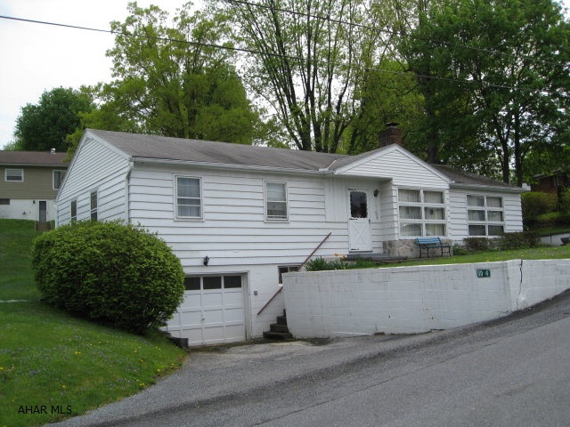 GREAT STARTER HOME! 3 Bedrooms, hardwood floors throughout most of house. Large dining / family room. Includes appliances. Close to town in the family friendly Orchard Heights area.