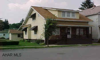 2 story w/ central air. Immaculate inside - Ready to move right in!