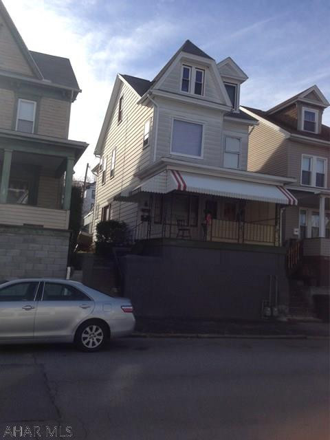 2 unite duplex great condition fully rented. 2 bedroom can be a possible 3 bedroom.