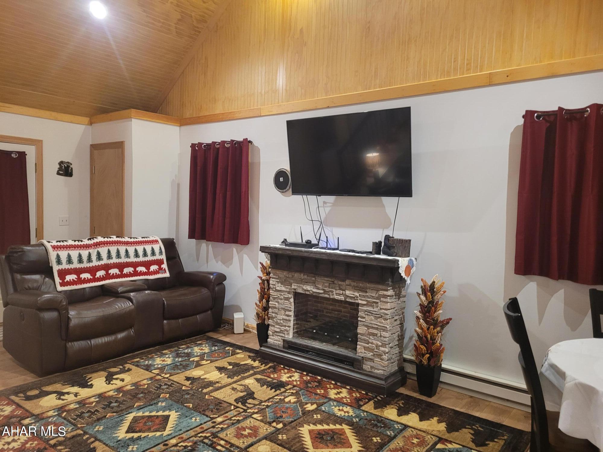 Glendale Yearound - Residential