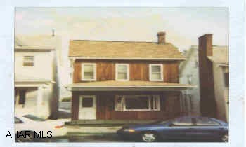 Great 3BR Starter Home, Oak Kitchen, Good Mechanics, Fenced Yard.