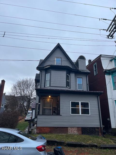 Separate utilities, new garage doors, 2-100 AMP panels. Rent is $525 & $625 - Tenants pay utilities - Landlord pays water, sewer, trash.