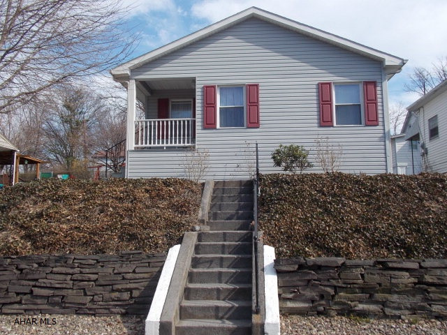 Adorable ranch home completely updated. Perfect for newlyweds or seniors. Park in the back walk right into the kitchen with no stairs. One BR, den/office, kitchen and living room. Cheaper than rent great neighborhood it is a win win.