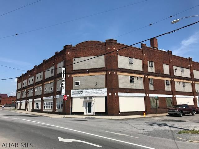 Looking to expand your business or downsize it? This is the perfect building to do that very thing. 3 floors of over 50,000 sq ft of space make this a great buy. Investors are only limited by your imagination. Call today to schedule an appointment to view this fantastic property.