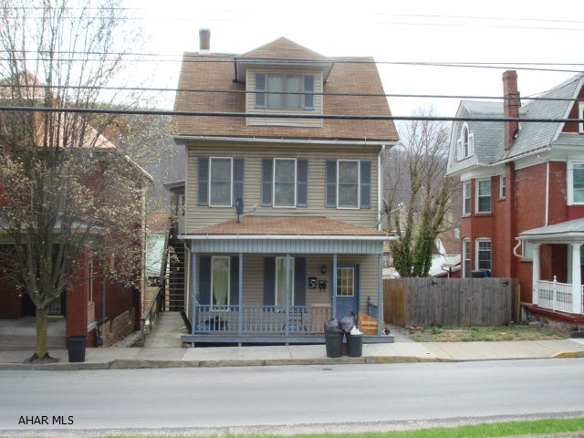 Duplex up and down.  Upstairs unit has newer carpet and laminate flooring.  Both units have their own laundry facilities.  Bottom flr. unit has on bedroom and rents for $450.  The second flr. unit has 2 bedrooms and rents for $500.  Property is all electric.  Tenants pay their own utilities.  Landlord pays water & sewer.  Fully rented - good rental history.