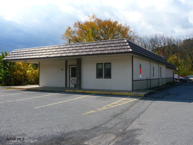 Commercial Building used as office complex and 2 seperate rental offices.  Front office has 7 offices 2 restrooms and a breakroom and kitchen area.  Rear half has 7 offices 2 restrooms.