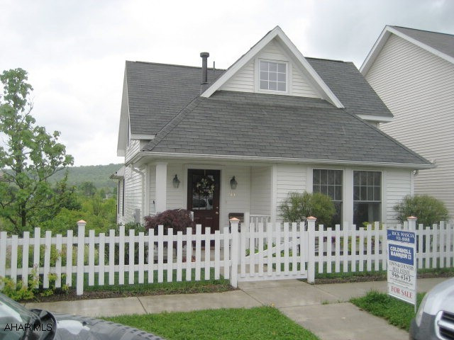 Holliday Hills 1.5 STORY 3BD 2BA HOME. FIRST FLOOR MASTER BD. FULL BATHS ON MAIN FLOOR AND 2ND FLOOR. FULL FINISHED LOWER LEVEL WITH FIREPLACE WALK OUT TO PAVED OFF STREET PARKING. 1ST FLOOR LAUNDRY. DECK OFF KITCHEN. MOUNTAIN VIEW.