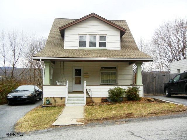 Shed, Off street parking Central Air. Move right in! Lot includes the basketball court.