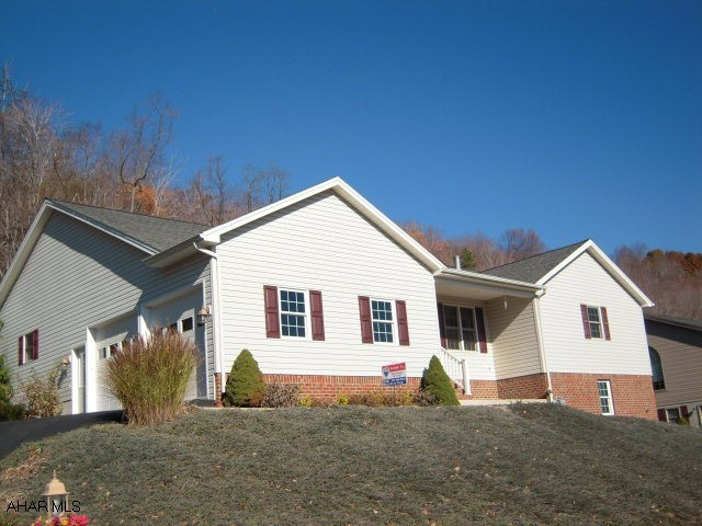 Castle Farms Ranch home only 8 years old.  Great home for entertaining with beautiful views.  Hardwood floors throughout.  Great room with gas fireplace, built-ins, vaulted ceilings and skylights.  Widened doorways for handicapped accessibility.  Eat-in kitchen with lots of cabinet space plus large pantry.  Very generous room sizes.  Master bedroom with a 16.5x7 walk-in closet & separate laundry room.  Master bathroom with Jacuzzu tub and separate shower.  2500 square feet of ready-to-be finished basement.  Covered back deck great for entertaining.  Small vinyl fenced portion of the yard is great for a small pet.  2-car garage.
