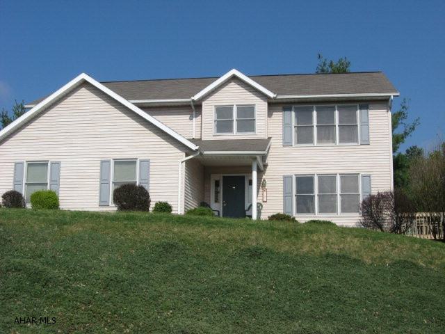 Immaculate  4 bed. 2.5 bath home on a corner lot with a great view in Brentwood, Penn Farm Estates.This bright and spacious home has lots of closets. Large open kitchen with all appliances incl.Large 2 car attached garage. Bonus rm off master bedroom. 2nd floor laundry rm. This home is ready to move in.