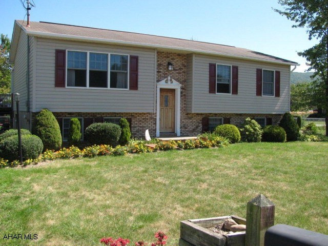 Beautiful brick & vinyl Tipton bi-level on 1/2 acre fenced lot, EIK. w/ oak cabinets & ceramic tile floor and stainless steel appliances, 3 BR., 2 full baths and a 1/2 bath. 17x21 family room, new furnace, hot water heater & flooring through out.