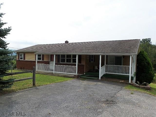 Bellwood one story living offering 3 bedrooms, 1 baths on 1.23 acres!   Covered 13x15 patio.   Block 31x42  garage with commercial use.