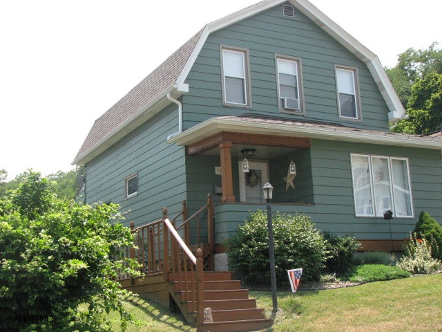 Totally awesome and ready to move into.  Newer roof (2007),  updated kitchen and appliances. Newer carpeting, flooring and beautiful new bathroom.  Laundry is on the first floor for your convenience.  Walk onto a great 14 x 20 deck and enjoy the view of Altoona.  Fireworks displays are wonderful from here!!