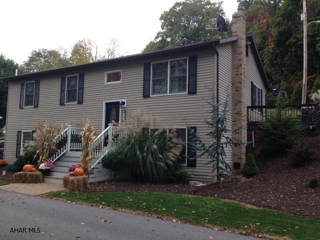 Maintenance free home with many updates- including newer appliances. Professional landscaping to the 3BR, 2.5 BA home. A humidifier system, central air and underground dog fence. Plus close to town and schools. Sit on the deck for a great view of Bedford!