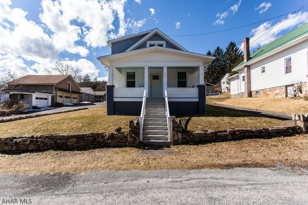 Lovely 3 bedroom, 2 bath 2 story house. This house has a great covered front porch, attached garage, and a large yard. Completely remodeled kitchen and beautiful hardwood floors are a must see! Quiet neighborhood in the heart of Tyrone.