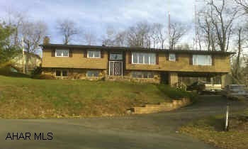 HARD TO FIND LOCATION. 4 BR, 3 BA SPLIT LEVEL FEATURES 18X12 OAK KITCHEN/DINING AREA, MASTER WITH FULL BATH, COVERED PATIO 25X20. GREAT PRIVATE SETTING, COVERED REAR PATIO, FINISHED BASEMENT WITH WOOD/COAL BURNER. LOW UTILITY BILLS.