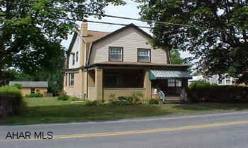 4-Bedroom Brick /Vinyl on corner Lot, Gas Fireplace,thermo windows, Nice Home, Large Rooms 4-Bedroom Brick /Vinyl on corner Lot, Gas Fireplace,thermo windows, Nice Home, Large Rooms