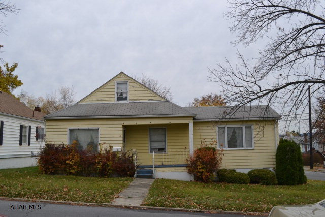 Adorable house in nice neighborhood.  This house is currently a one bedroom home with a family room that was previously used as an art studio. It could easily be converted back into a two bedroom.  Needs some TLC!