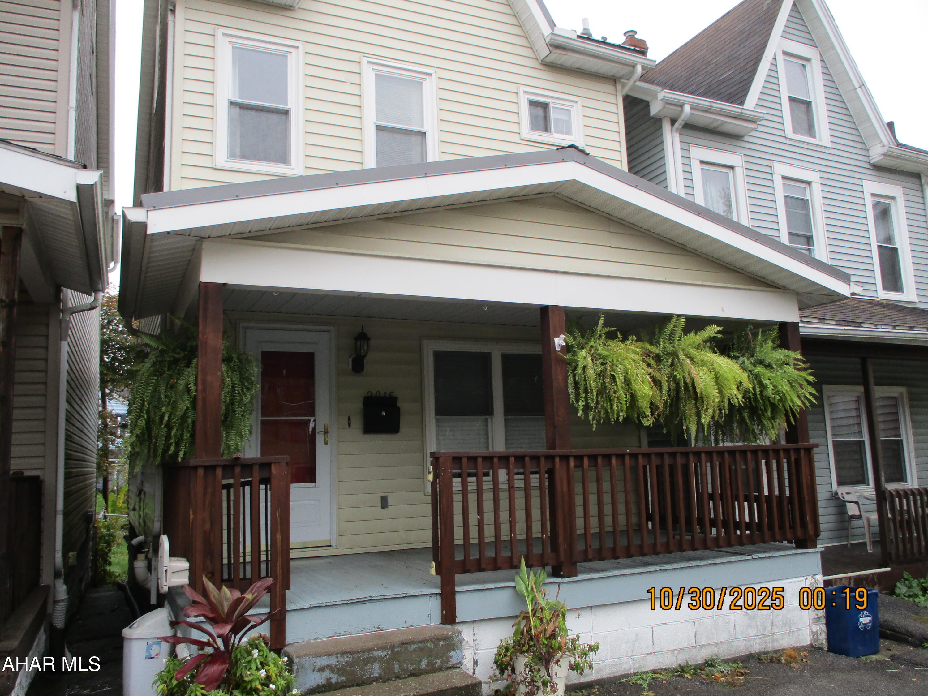 Well cared for home in quiet neighborhood.  Updated kitchen and bath, first floor laundry room, three bedrooms, new metal roof installed in 2025.  Nicely sized rooms, hot water heating. Partially fenced backyard.  Additional parking possible off rear alley.  Seller has repaired the third floor ceiling which necessitated installation of the metal roof early in 2025.

PROPERTY BEING SOLD AS,US, SELLER WILL MAKE NO REPAIRS OTHER THAN THE THIRD FLOOR CEILING.