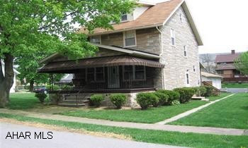 2 STORY 3 BEDROOM WITH 3 CAR GARAGE AND DOUBLE LOT. 2 STORY 3 BEDROOM WITH 3 CAR GARAGE AND DOUBLE LOT.